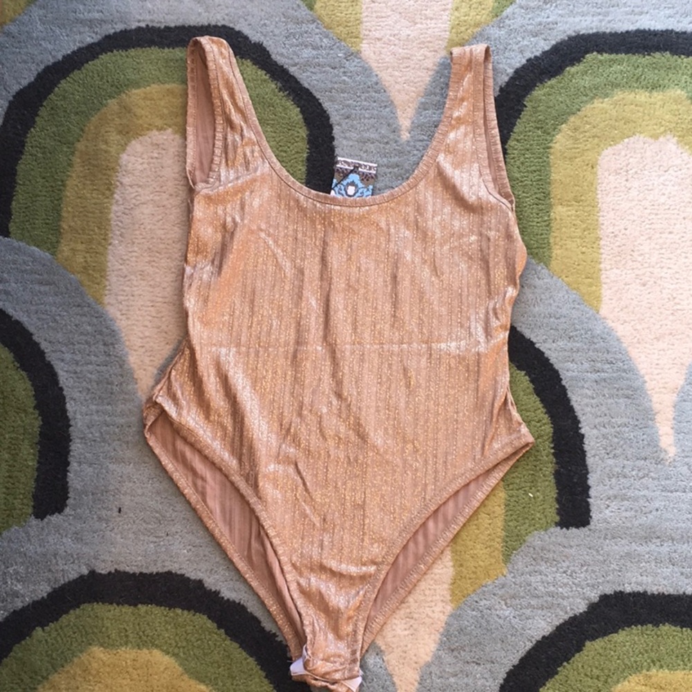 Boohoo scoop neck metallic rib bodysuit in gold